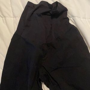 XL black dress pants. Motherhood.